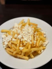 Pommes Frites mit Fetakäse